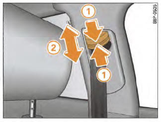 Audi A4: Réglage en hauteur de la ceinture - Comment boucler correctement  sa ceinture ? - Ceintures de sécurité - Sécurité - Manuel du conducteur  Audi A4