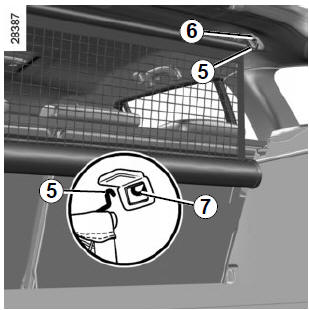 Sortez la tringle 5 de son logement