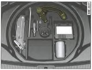 Coffre à bagages : kit de réparation des pneus avec dispositif d'attelage