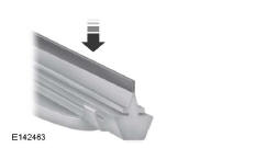 Passez le bout de vos doigts sur la lame