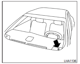 Le capteur d'ensoleillement, situé du côté conducteur